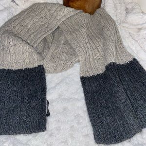 Banana Republic cable knit scarf
